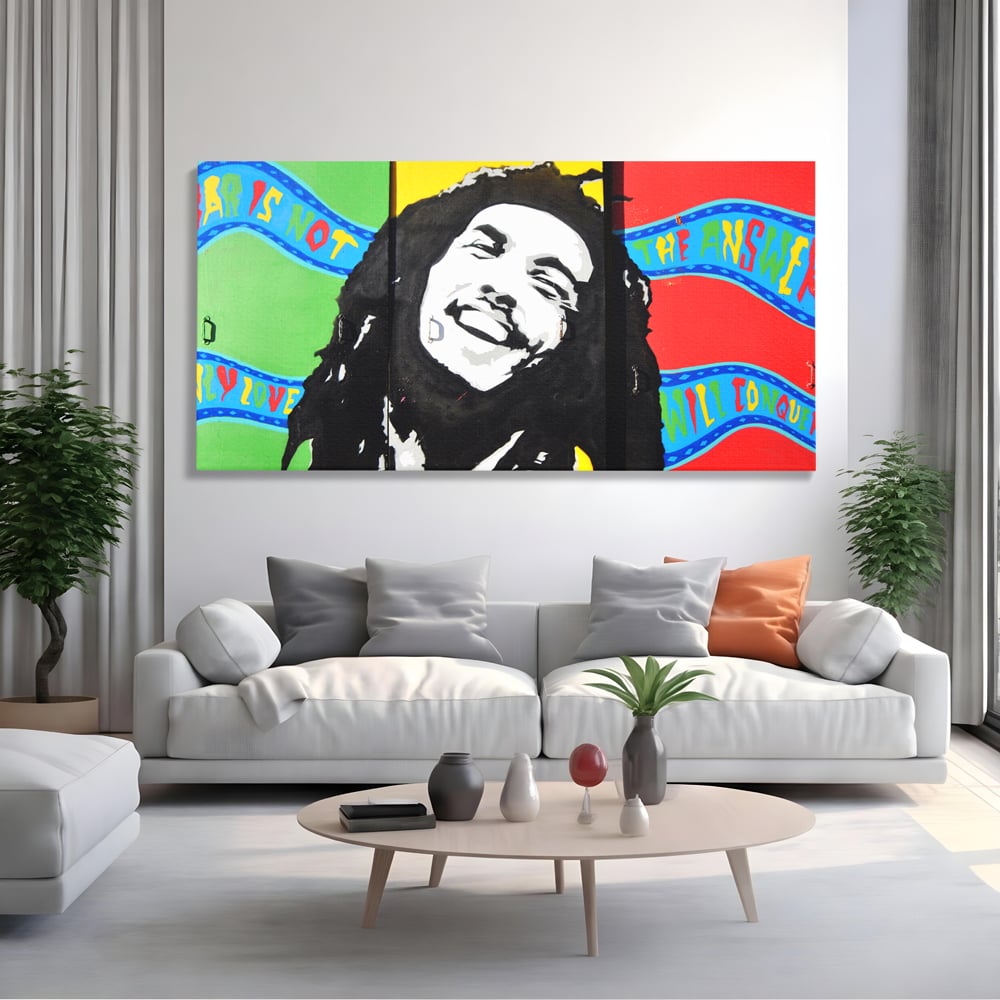 Tablou canvas cu tablou pictat cu portretul lui bob marley, fara rama, pe sasiu de lemn, pe perete intr-un living